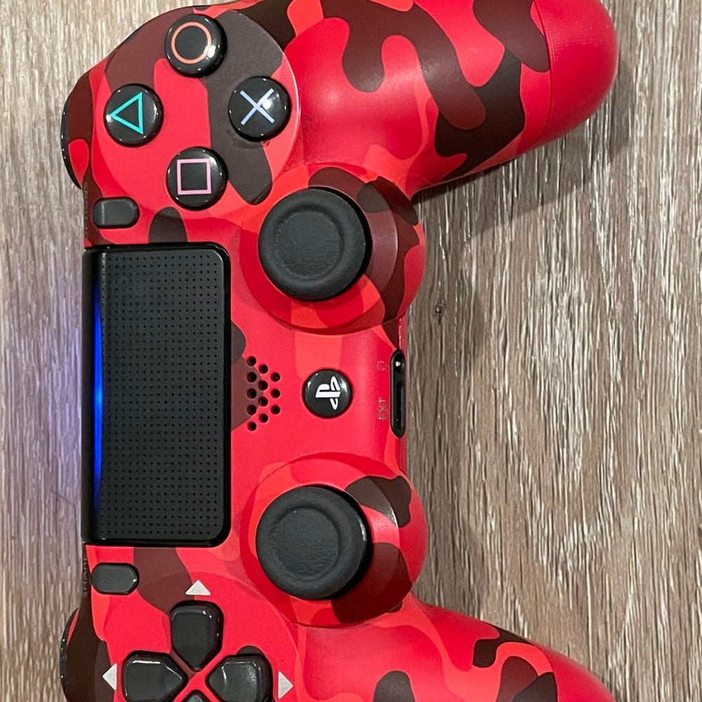 PS4 Controller - Picture 2 of 3